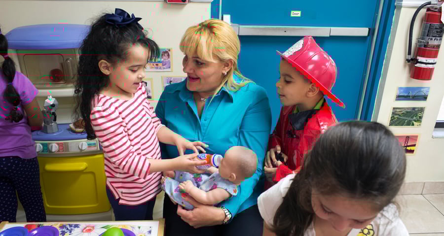 pre-kteacher-students-smiling pre-kteacher-students-smiling